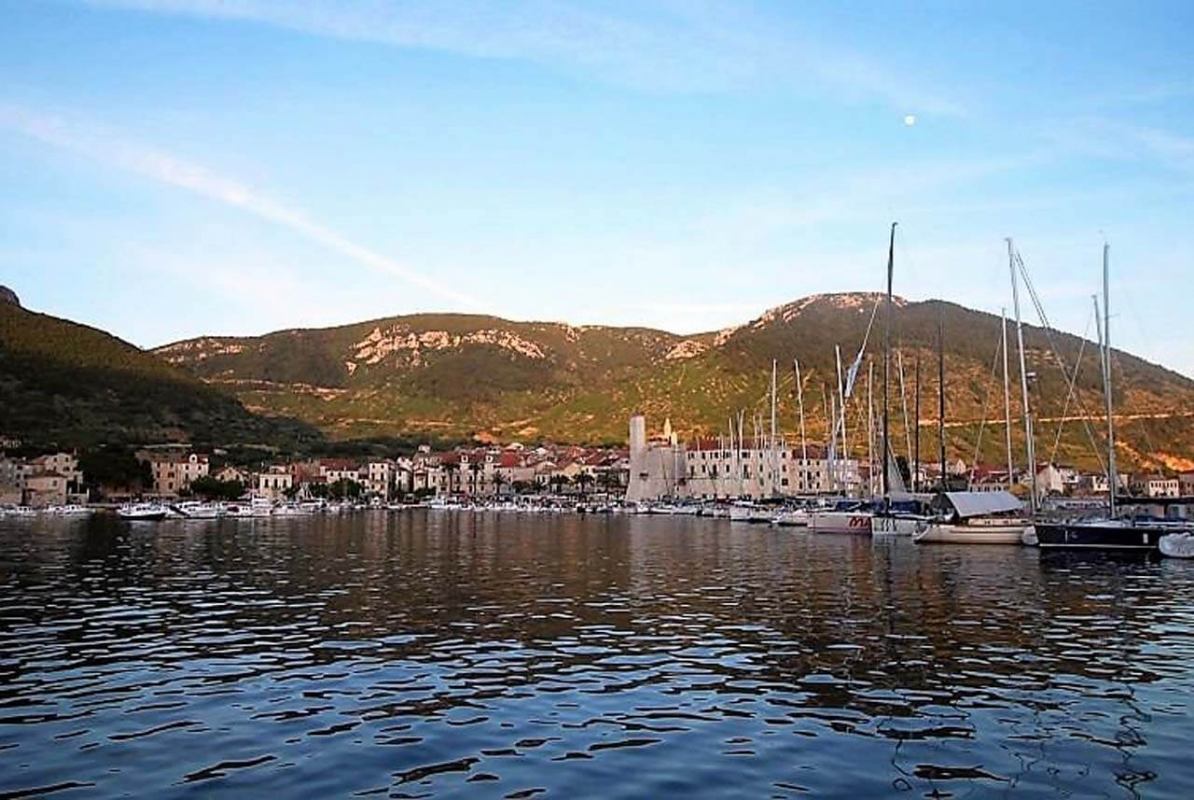 Komiška regata otvara sezonu odobalnih regata u srednjoj Dalmaciji