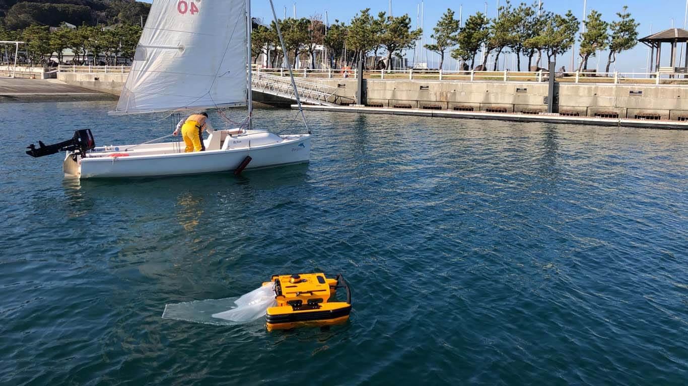 Dron za sakupljanje plutajućeg otpada