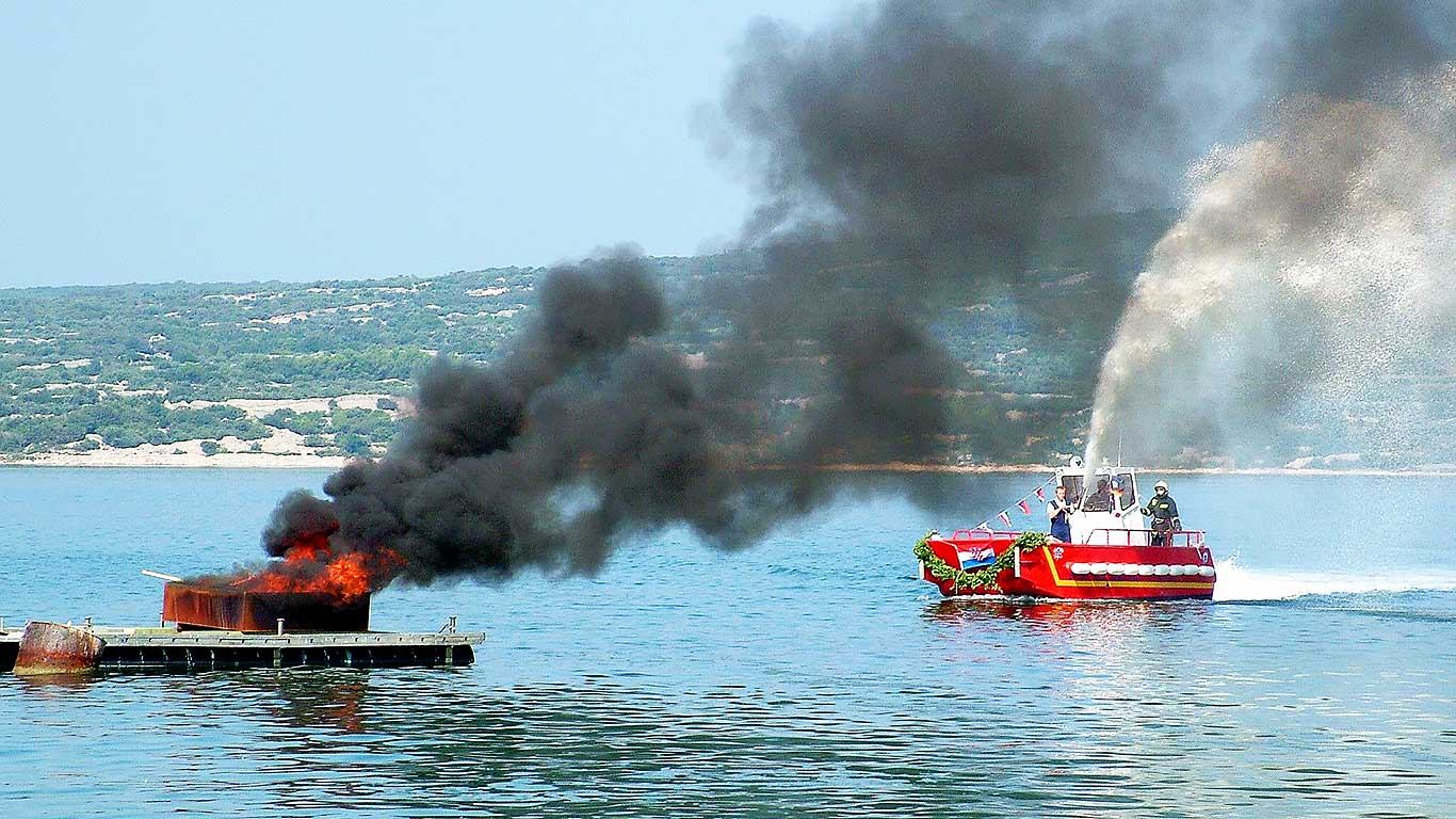 Požar u Marini Kaštela: Postupak osiguranja dokaza kod požara broda 