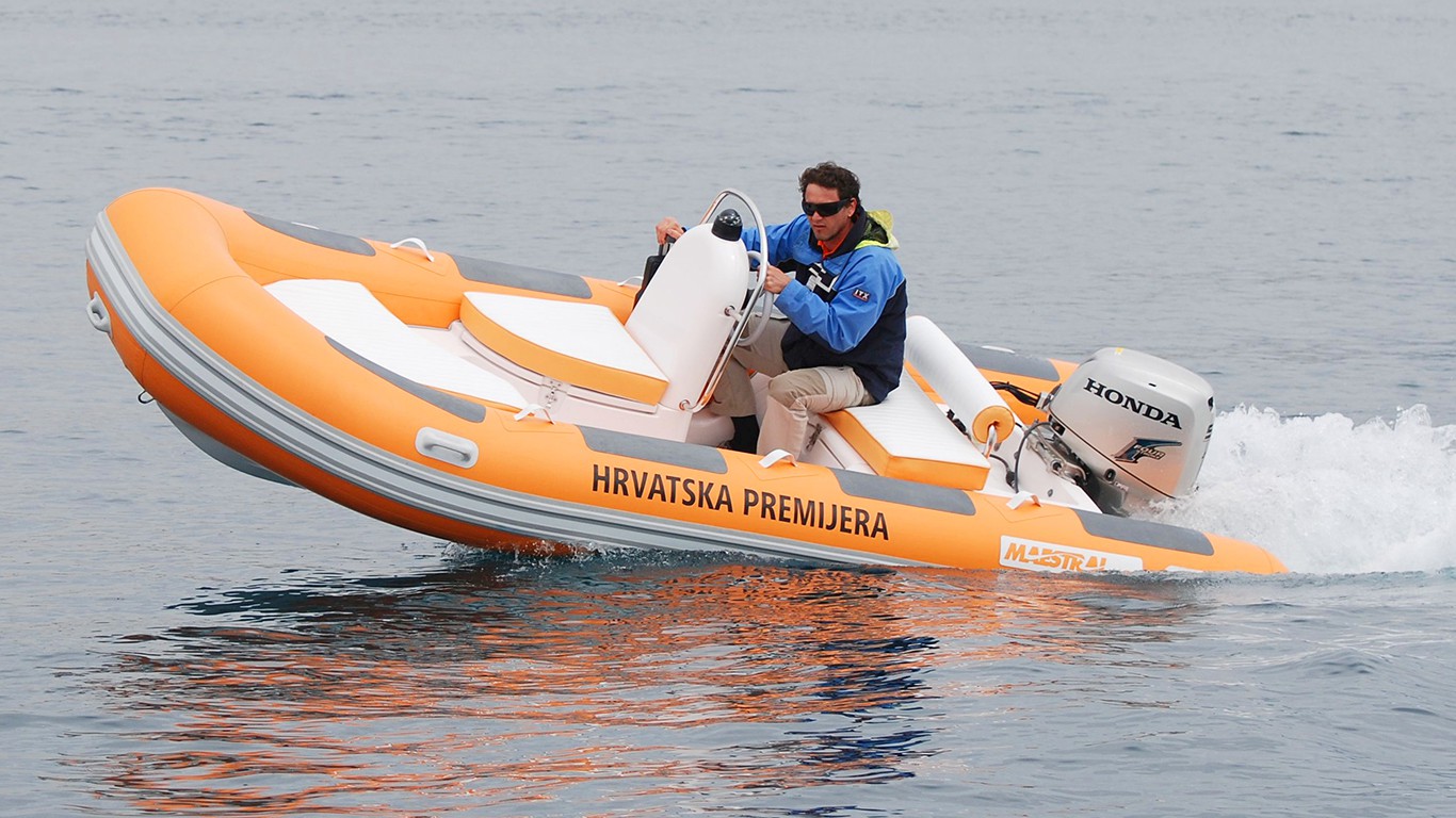 Oprema plovila na napuhavanje („gumenjaka“) prema seriji normi HRN EN ISO 6185