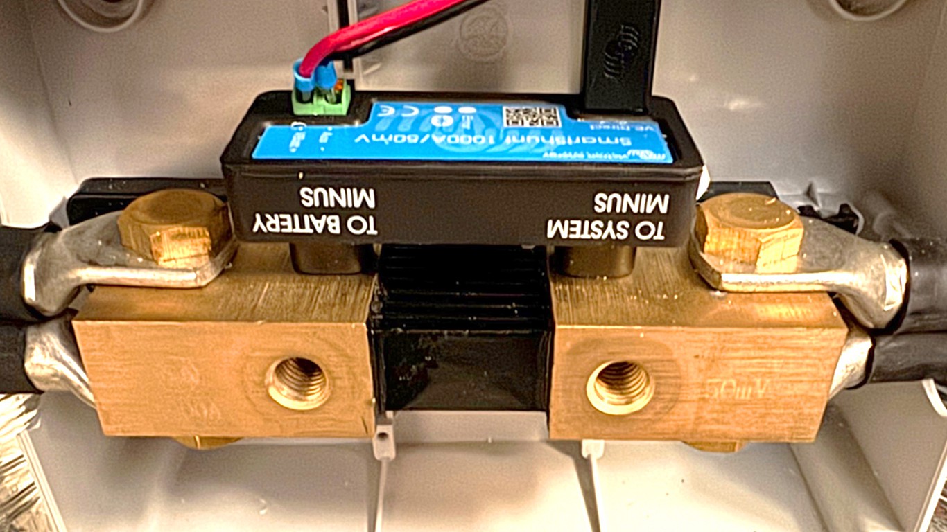 Ugradnja SmartShunt-a i spajanje instalacije s Raymarine GPS-ploterom