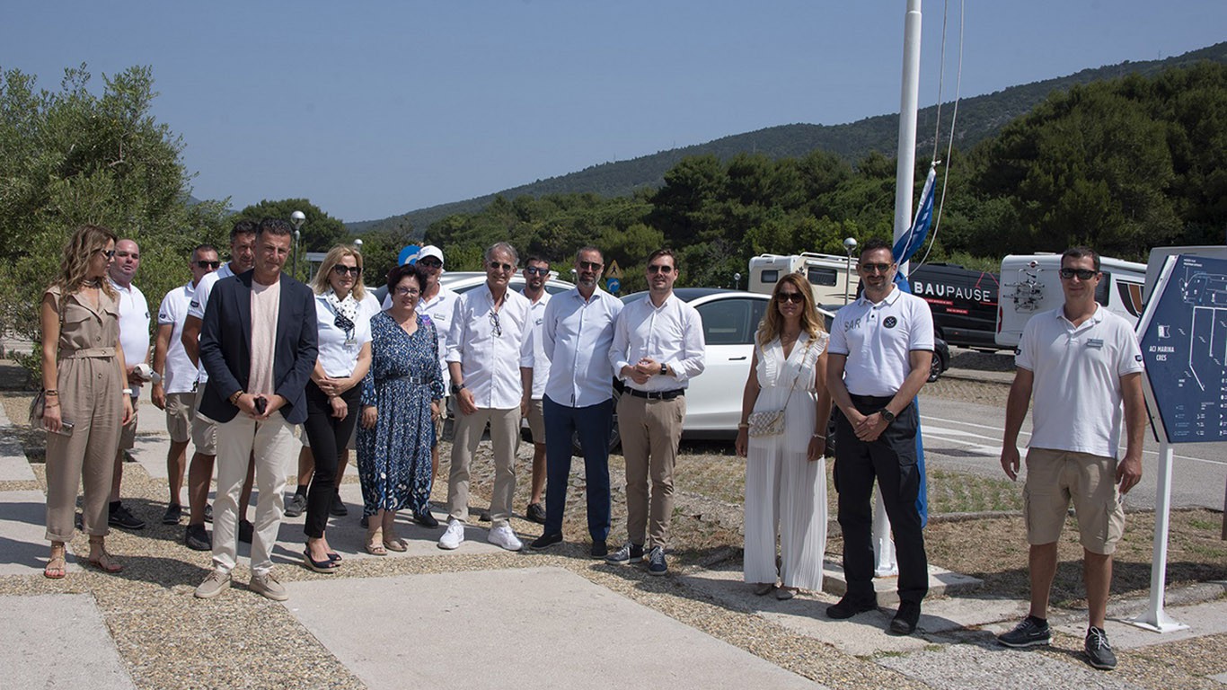 Plava zastava ACI marini Cres
