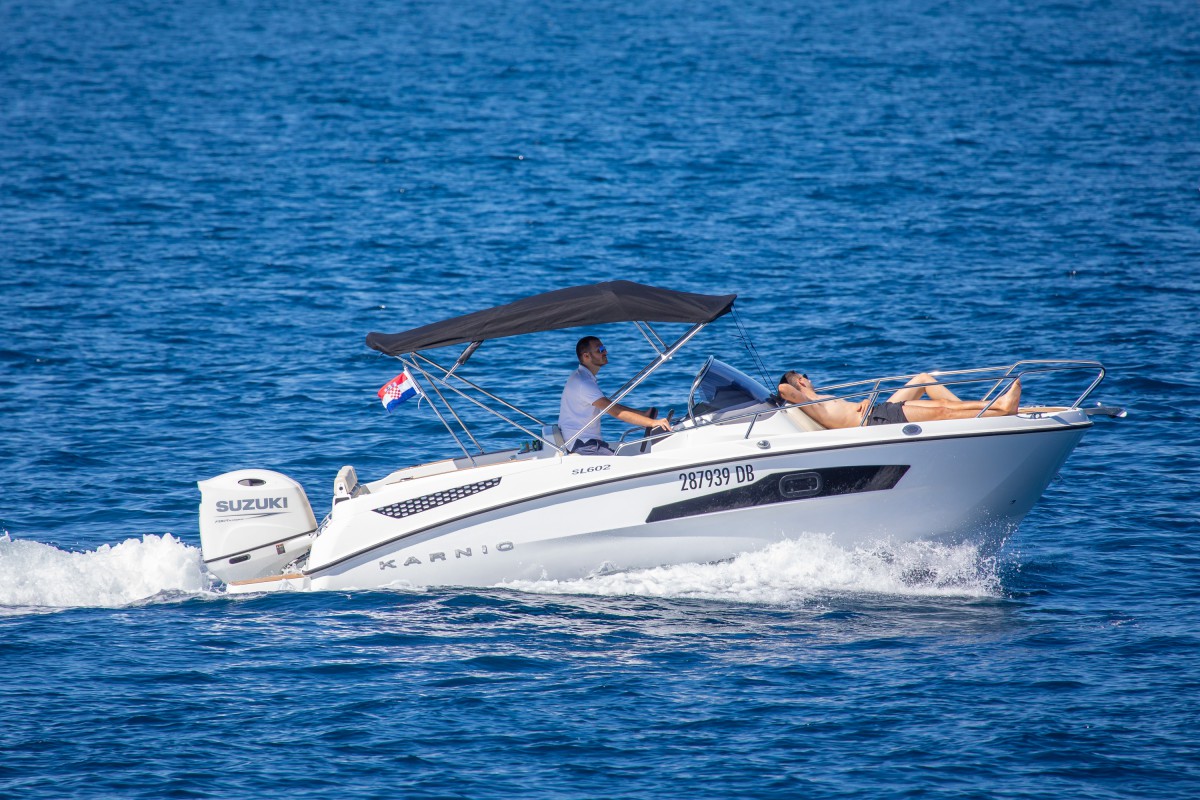 Gliser Karnic SL602 sundeck